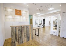 モーラ サロン 高石店(MOLLA)の雰囲気（一席一席広い空間 《髪質改善/縮毛矯正/白髪ぼかし/白髪染め》）
