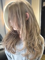 ジゼル(GiseL) ミルクティー　ブリーチ　レイヤーカット　ロング
