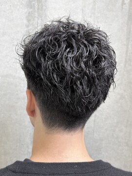 オーシャントーキョー ホワイト 原宿(OCEAN TOKYO WHITE) 黒髪メンズパーマスパイラルパーマアップバング