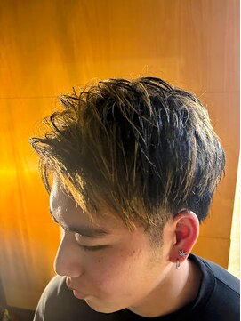 スマイルヘアー 北浦和一号店(Smile hair) 金メッシュ２ブロック束感ショート