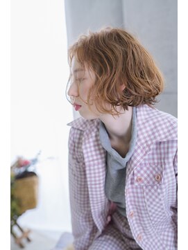 ネオリーブエム(Neolive em;) Neolive　em;　　透明感ベージュ２☆☆