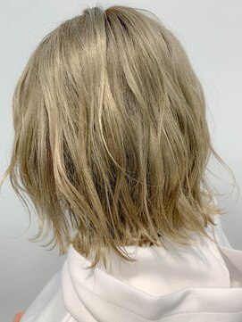 テトヘアー(teto hair) ブロンドベージュ、プラチナブロンド、外国人風