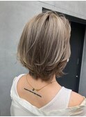 ホワイティベージュ 耳かけ ネオウルフ 伸ばしかけ 毛先パーマ