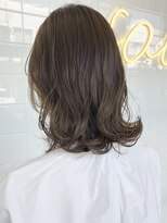 ソル(sol.)&nbsp;【Saori】外ハネ×くすみベージュ