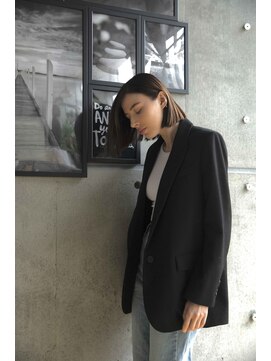 リバレッジ 白金(Leverage) 大人の海外風切りっぱなしボブ