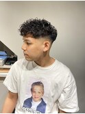 外国人風スペインカール　カーリーパーマ　フェードカット