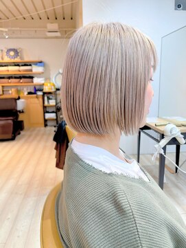 モリオ フロム ロンドン 成増店 【morio成増 セリザワ】ハイトーンボブ ホワイトベージュ