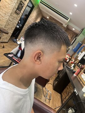 ムア(MUA) スキンフェード　クロップ