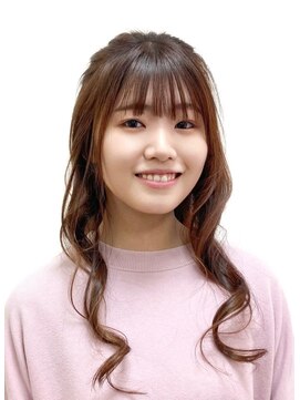 黄ぐまくん美容室 ロング 巻き髪