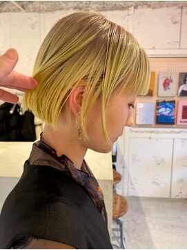 ルーム(Loom.) ボブ切りっぱなしボブハイトーンケアブリーチルーツカラー