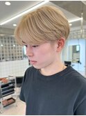 渋谷メンズブリーチカラーミルクティーベージュセンターパート