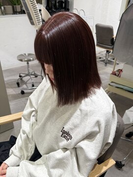 エス 大阪梅田店(es) 切りっぱなしボブチェリーレッド