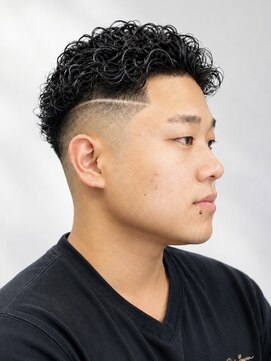 スター(STAR) カーリーパーマ×スキンフェード｜男前ヘア