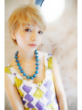 ブーケ(BOUQUET) エッジショート・ケアブリーチ・小顔・耳かけ・斜めバング