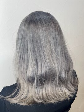 ネオリーブアオバ 高田馬場店(Neolive aoba) シルバーアッシュ/ブリーチ2,３回必要/担当鈴木
