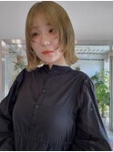 オリーブベージュ