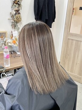 ホンネ(honne.) ハイライト×グレージュカラー