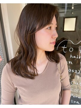 トナリ(tonari) 顔周りデザインミディアムスタイル