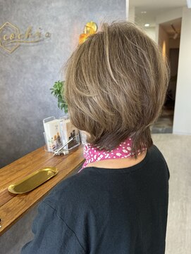 コチ(cochi) 【ミセス必見！白髪を活かした癖毛ミディアム】