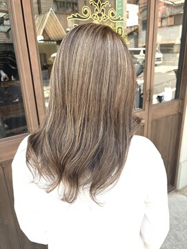 ラソ バルコ(LAZO barco) ハイライトカラーミルクティーベージュ夏カラーミディアムヘア