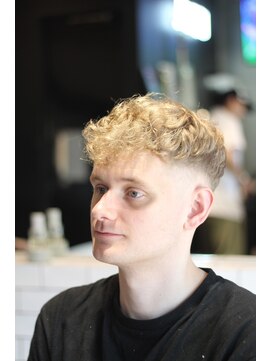 キングスマントーキョー 立川北口店(KINGSMAN TOKYO) アップバング / ツーブロック / スキンフェード 【立川】