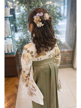 ファーレンピュアスウィート(fahren-pure-suite) 袴スタイルヘアアレンジ胡桃ちゃんヘアー