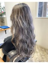 ヘアーアンドメイク ニッキ(hair&make nikki) シルバーグレーロング