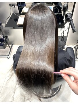 ハルキミナト ジャパン ヨコハマ(HARUKI MINATO japan YOKOHAMA) メゾンストレートで誰もが感動のサラツヤヘアに