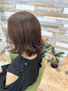 ハウオリ ヘアーワークス(Hauoli hair works) 外ハネレイヤースタイル×コーラルピンク×オレンジカラー