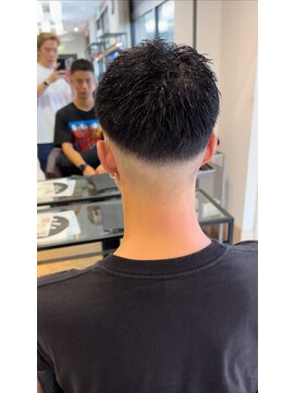 ノーム バイ アウラ(norm. by aura) フェードカット