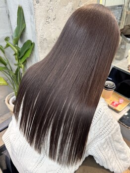テラス アット フェイス(Terrace at FACE)の写真/【美髪縮毛矯正】パサつきや広がりを柔らかく抑えます！癖をナチュラルに伸ばして美髪ストレートに◎