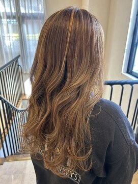 グラマラス GLAMOROUS 【宇根底知穂】30代40代50代白髪ぼかしハイライトカラー