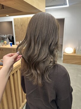 バド(bado) ベージュカラー/透明感カラー／レイヤーカット／髪質改善/本町