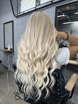 ワン(ONE) ホワイト