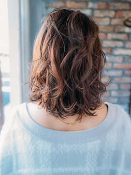 サニーサイド(SUNNY SIDE) カーリーミディアムウルフ