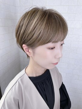 アルマモモ(Alma momo) ショートカット×ハイトーンアッシュ