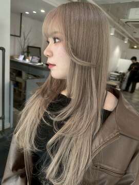 イリ 梅田(ili) ハイライトカラー/ミルクティーベージュ/レイヤーカット