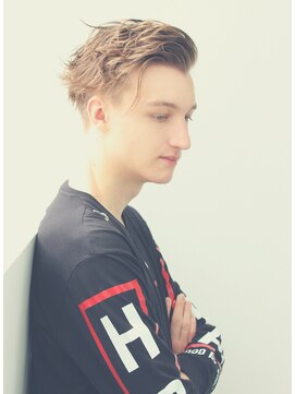 ワースホワイル(WORTH WHILE) 刈り上げセンターパートサーフカール波巻きツイストスパイラル