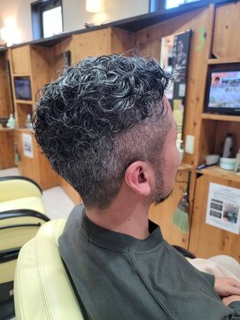 ファミリーズ 竹の山店 メンズパーマ