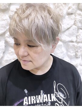 モアナ バイ ヘッドライト 沖縄南風原店(Moana by HEADLIGHT) ホワイトブロンド#小顔ショート#イメチェン#デザインカラー