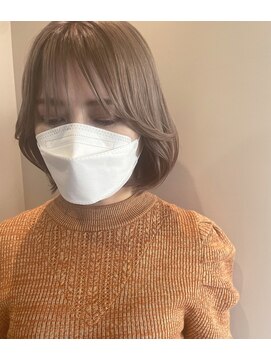 クム(QUMU) 顔まわりレイヤー×ホワイトベージュ