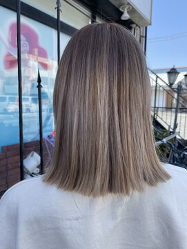 フェイスティ(feisty) beige