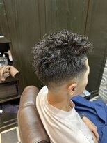 ミリオンバックス 御徒町店(Million Backs)&nbsp;スパイキーパーマ/フェード/毛束感ショート<理容室>[メンズ]