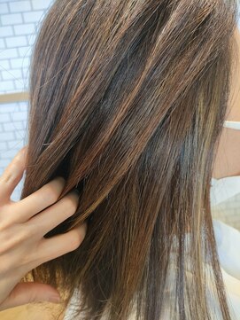 カシータフロル 守山(Casita flor) 白髪ぼかし