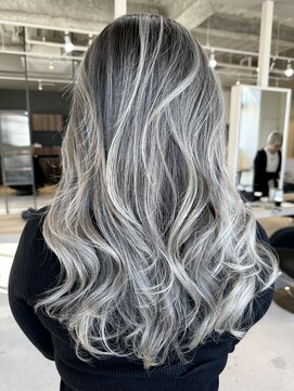 オリ(‘Oli) ホワイトバレイヤージュ