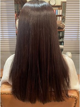 ヒビ(hibi)の写真/リピーター続出！髪質改善トリートメントストレートで毛先まで艶やかで潤いのあるうる艶髪に。