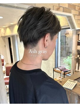 ヘアメイク リヴ(Hair Make Liv) アッシュグレー×刈り上げメンズショート