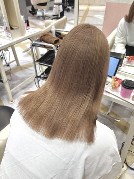 リー 梅田(Lee) ブリーチ1回/ミルクティベージュ/ホワイトブリーチ/ハイブリーチ