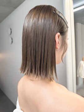 エウペ 渋谷(WEUPE) 斜めバング/グレージュカラー/デザインカラー/シルキーベージュ