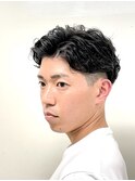 センターパートナチュラルパーマツーブロ刈り上げ